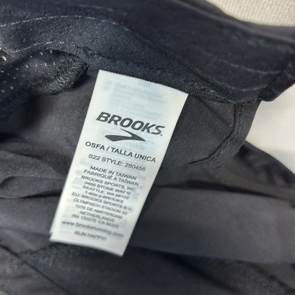 Brooks black adjustable weather resistant Propel Hat - Picture 5 of 9